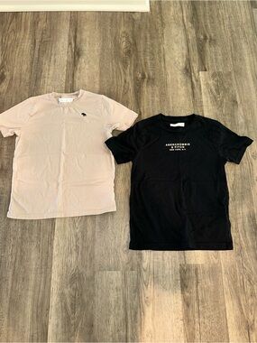 Abercrombie & Fitch Black & Tan  Kids Short Sleeve Tees